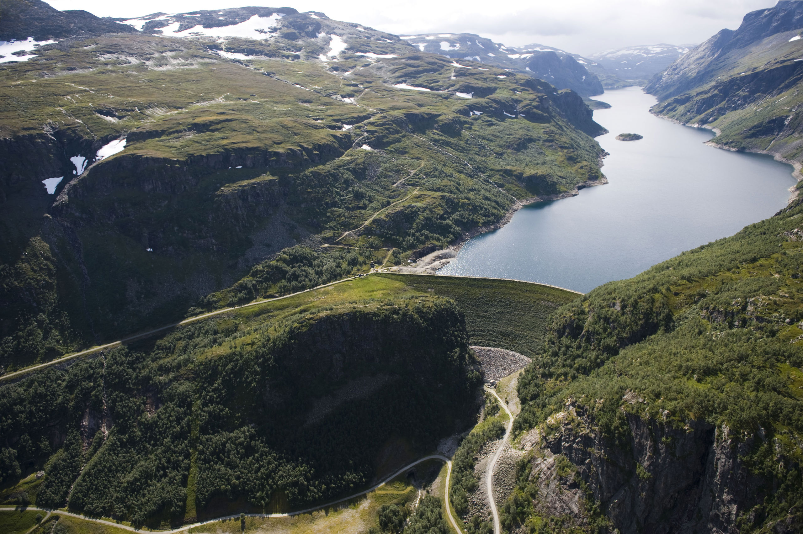 En demning sett ovenfra